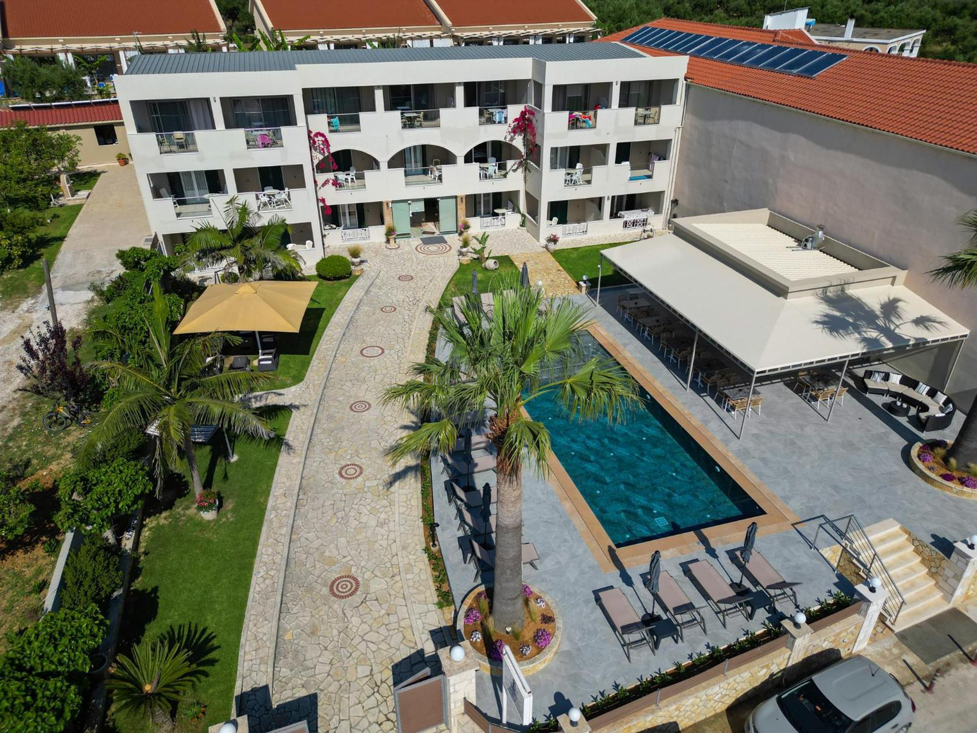 Remezzo Studios & Apartments Amoudi Exterior photo