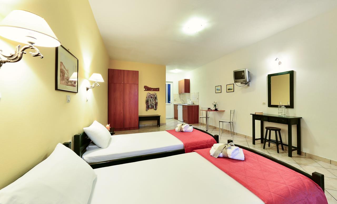 Remezzo Studios & Apartments Amoudi Exterior photo