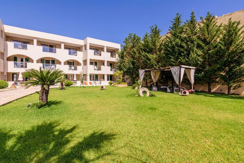 Remezzo Studios & Apartments Amoudi Exterior photo
