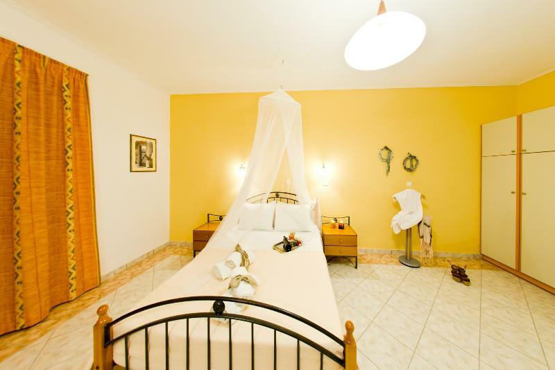 Remezzo Studios & Apartments Amoudi Exterior photo