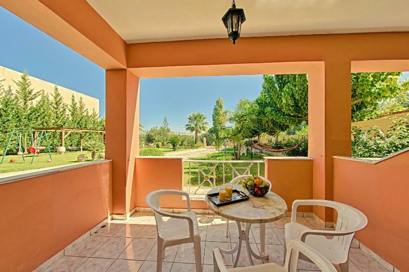 Remezzo Studios & Apartments Amoudi Exterior photo