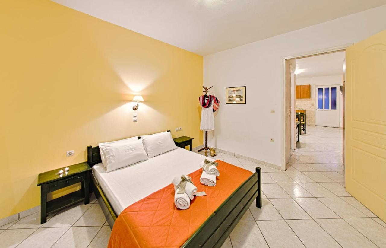 Remezzo Studios & Apartments Amoudi Exterior photo