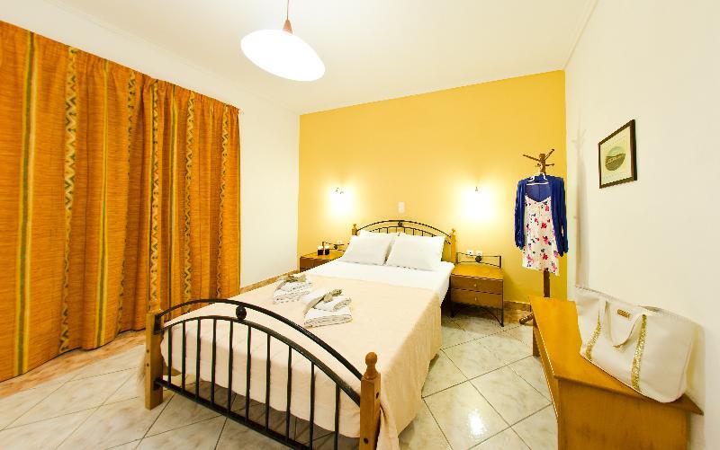 Remezzo Studios & Apartments Amoudi Exterior photo