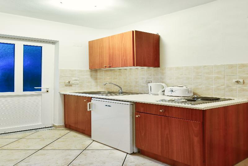 Remezzo Studios & Apartments Amoudi Exterior photo